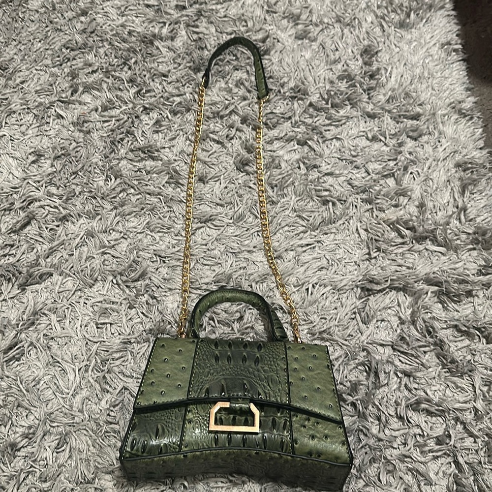 Cute Small Green Bag w/ Gold Chain Strap Leather Material